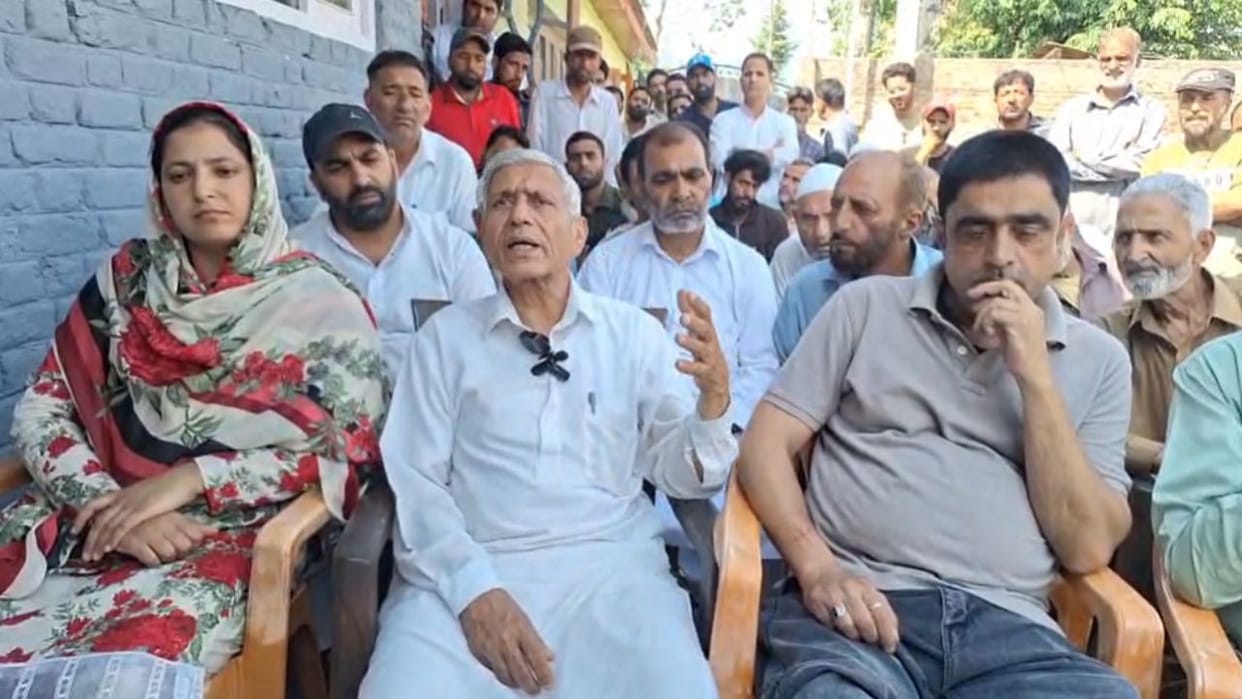 Allegation of attack on Congress MLA during 'Jan Darbar' in Bandipora.
