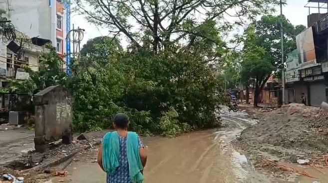 Rain wreaks havoc in Kanpur Areas from Chakeri to Kakadev submerged CM Grid roads turn hazardous