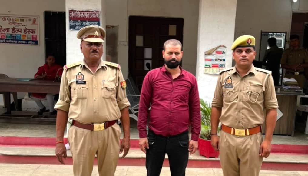 Auraiya Showing off bravado in Reels proves costly youth brandishing a pistol and farsa