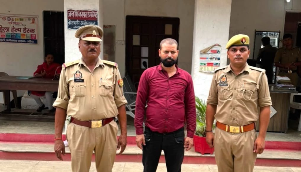पुलिस की गिरफ्त में आरोपी