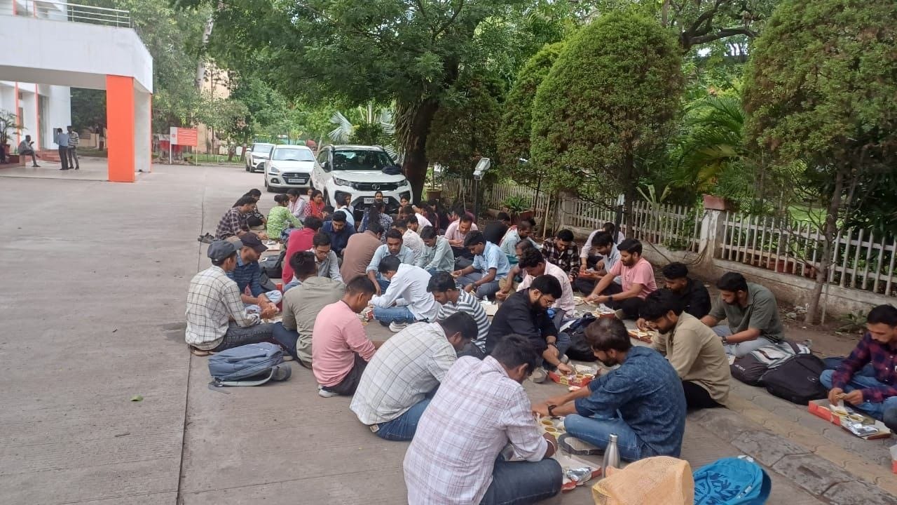 indore-news-Jobs-mppkvvcl-selected-candidates-protest-electricity-board-recruitment
