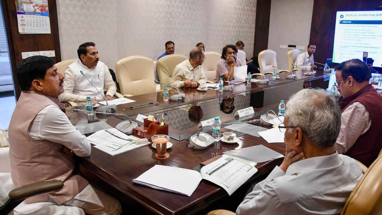 सीएम ने मंत्रालय में कृषक कल्याण वर्ष अंतर्गत संचालित कार्यक्रमों की समीक्षा की