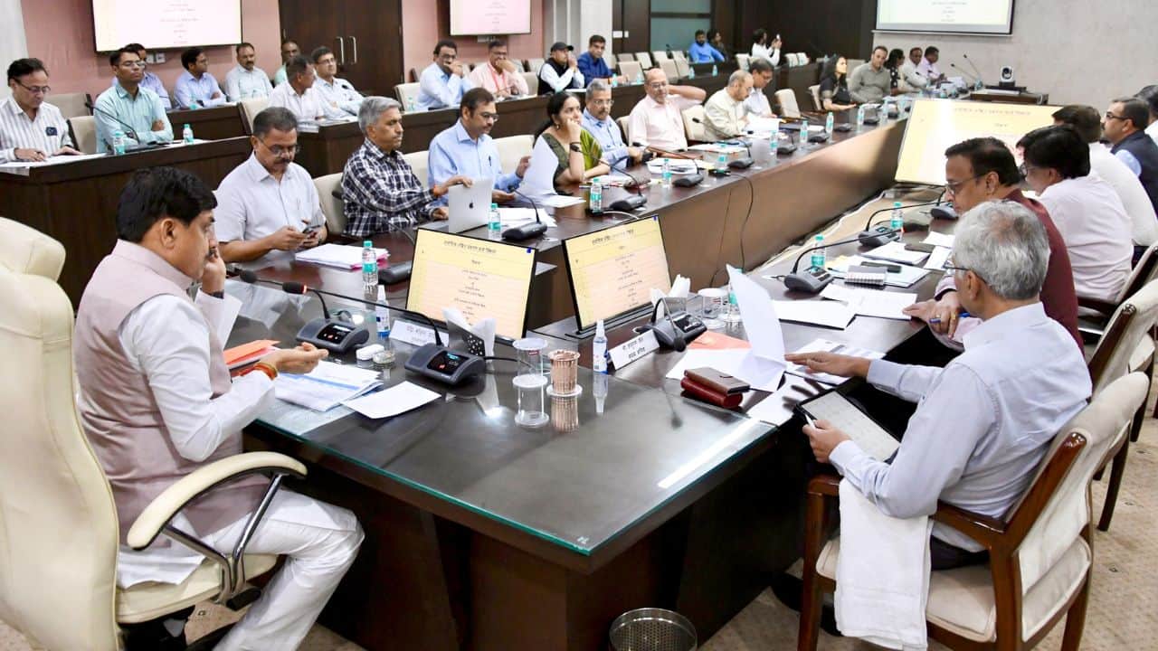 सीएम ने पोर्टल पर लंबित प्रकरणों को लेकर समीक्षा की