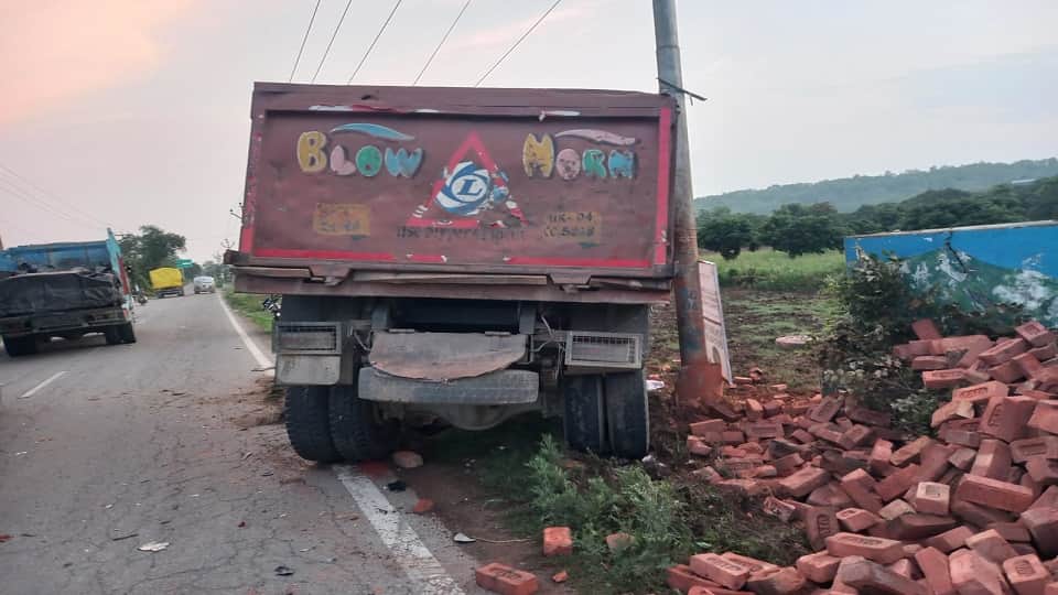 man died in a horrific road accident on Haldwani-Ramnagar highway