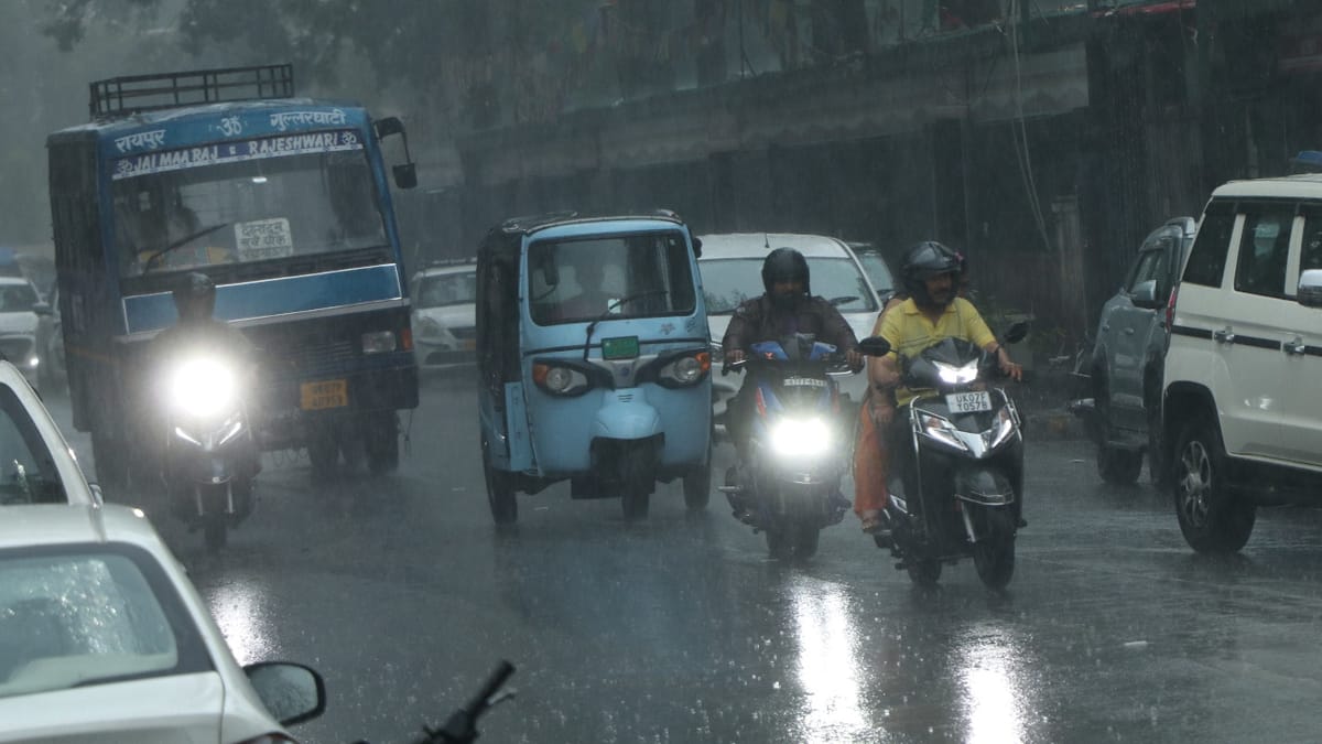 Uttarakhand Weather: प्रदेश में आज भी बारिश की चेतावनी, देहरादून, हरिद्वार समेत कई जिलों में येलो अलर्ट जारी