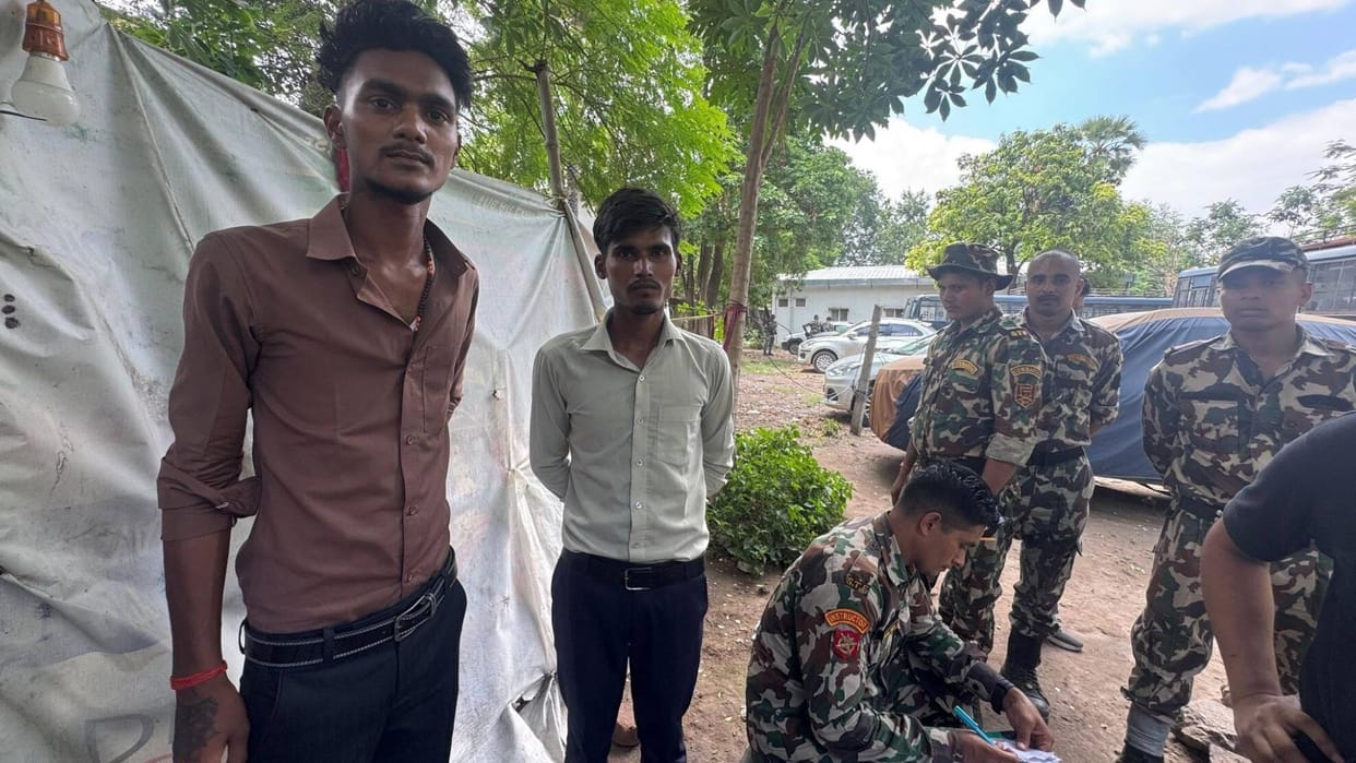 Bihar Govt Job Scam Busted in gaya Two Youths Detained from CHC with Fake ID Cards