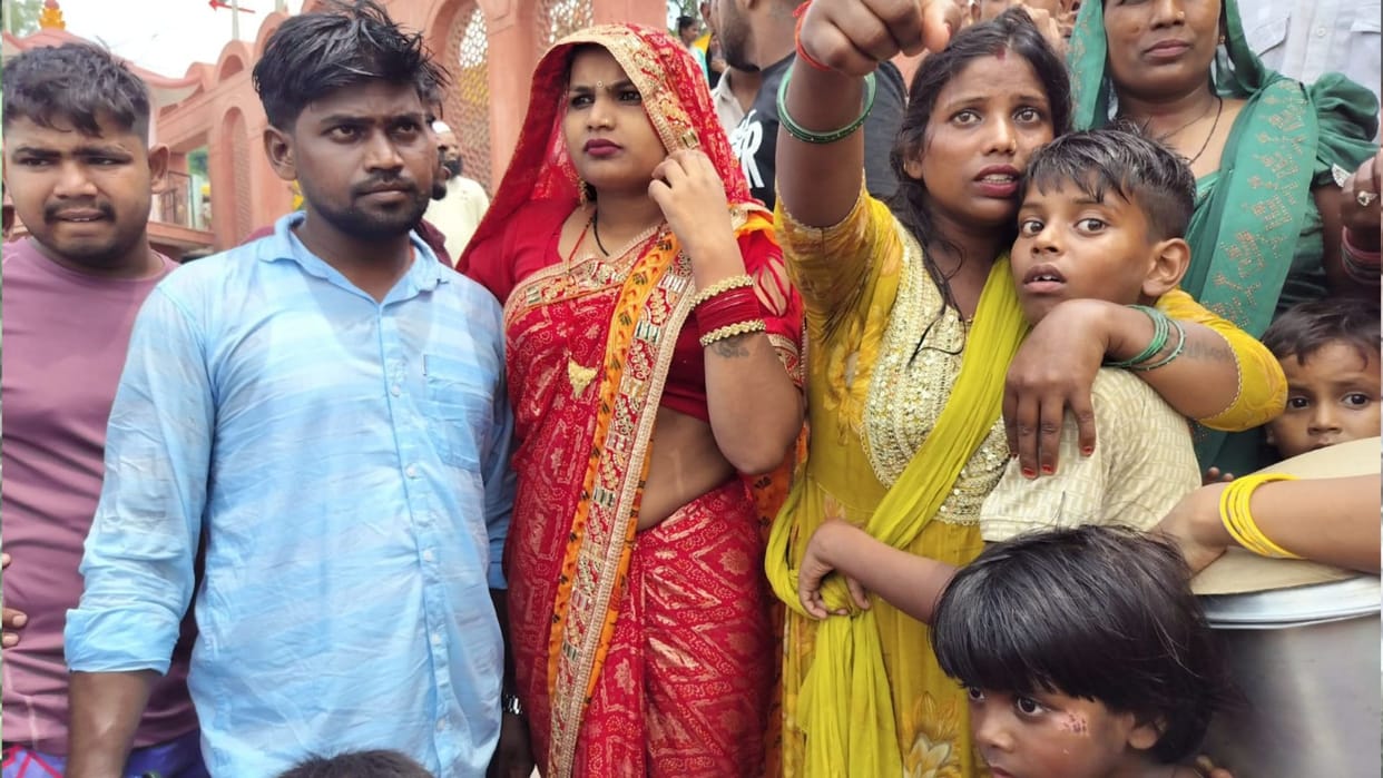 Accident in Barhalganj, People who fell into the river after a collision between 2 motorboats. safely rescued.