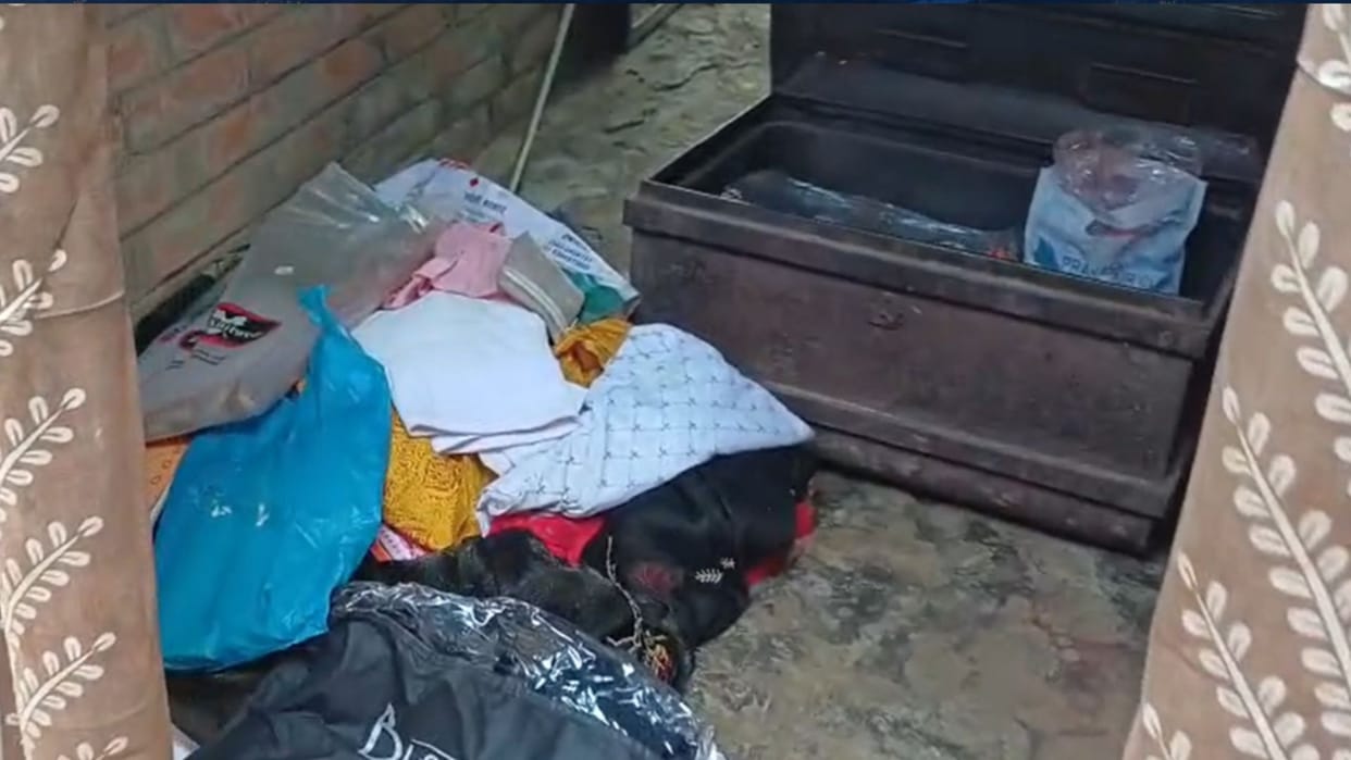 Thieves stole cash and jewelry worth ₹15 lakh from three houses in Chandauli