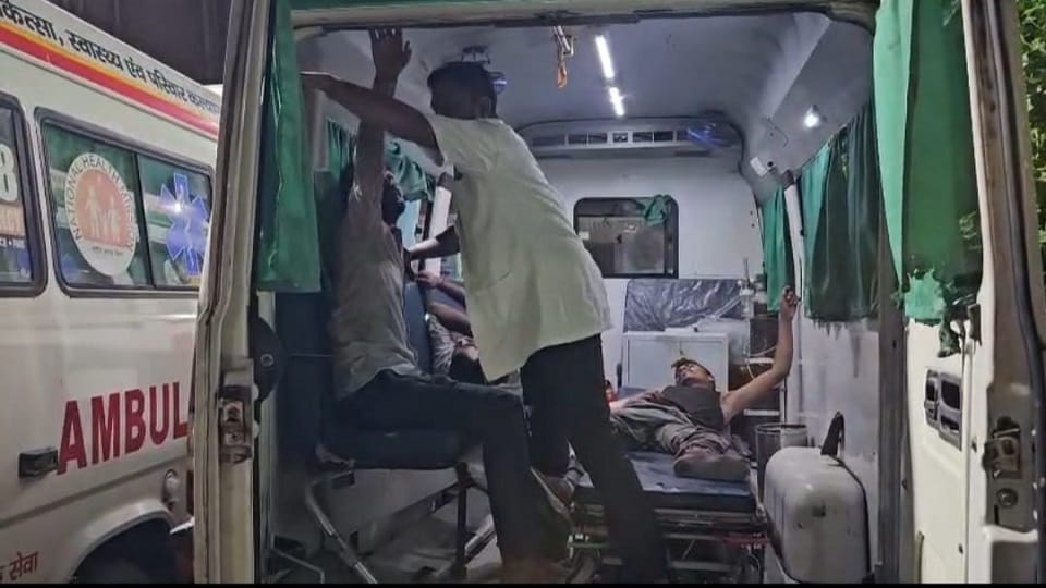 Container collides with bus in Etah five people killed