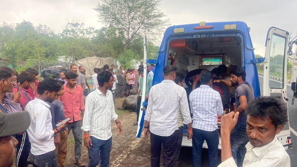 Lalitpur: Nephew riding a bike dies in road accident, uncle in critical condition