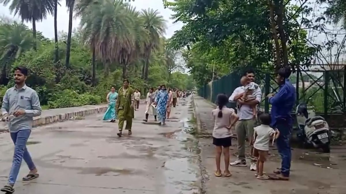 Jhansi: तीन दशक बाद फिर देनी पड़ी योग्यता की परीक्षा, टीईटी में शामिल हुए उम्रदराज शिक्षक