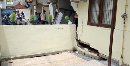 Kanpur Building suddenly starts shaking stampede ensues as ground caves in 55 lives narrowly saved