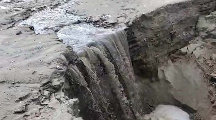Kanpur municipal negligence dilapidated drains overflowing wastewater continuously flowing into Ganges River