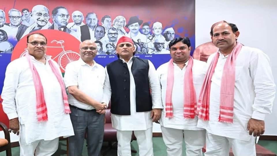 Dr. Ashok Agarwal left the RLD and returned to his bicycle.