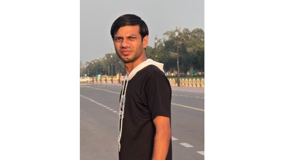 Uncontrolled bike collided with divider