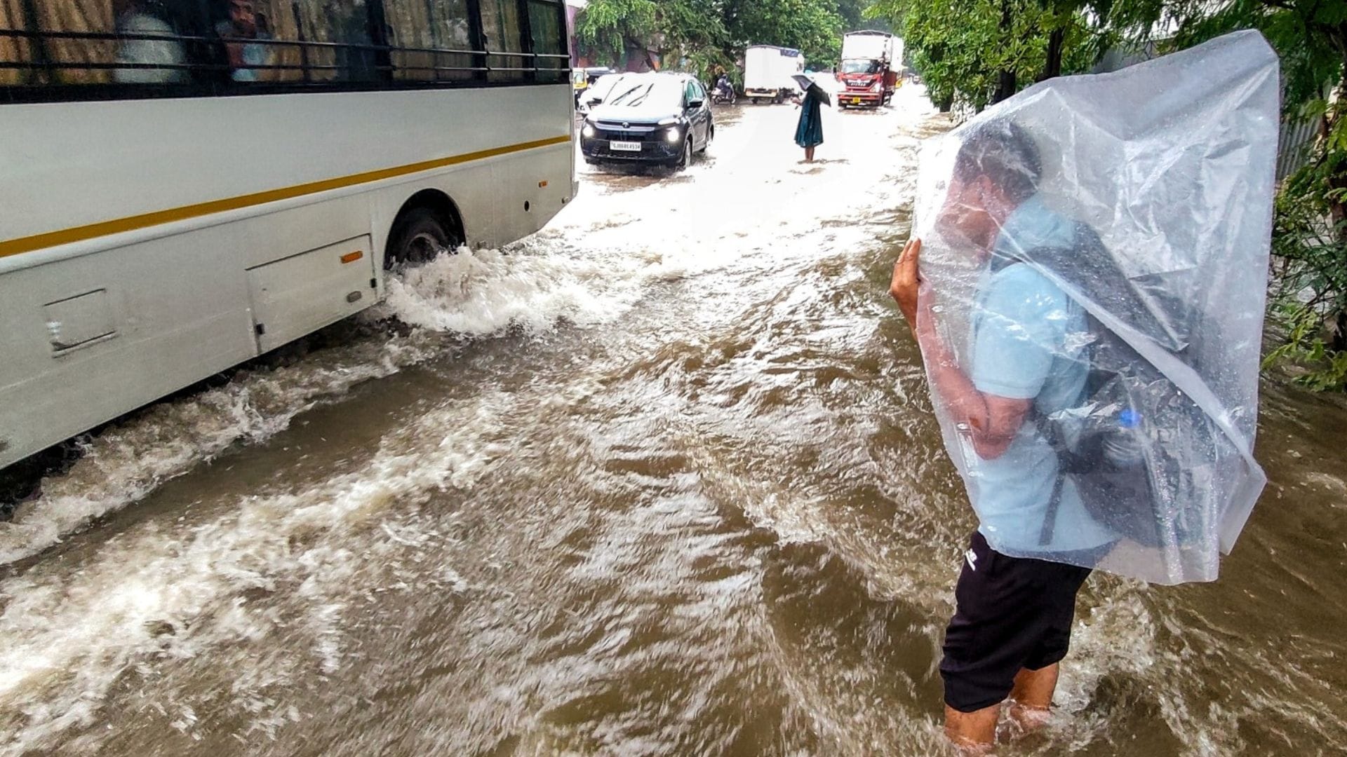 Mumbai weather update Facing Heavy rain IMD Issues Red Alert Strong Winds High Tide
