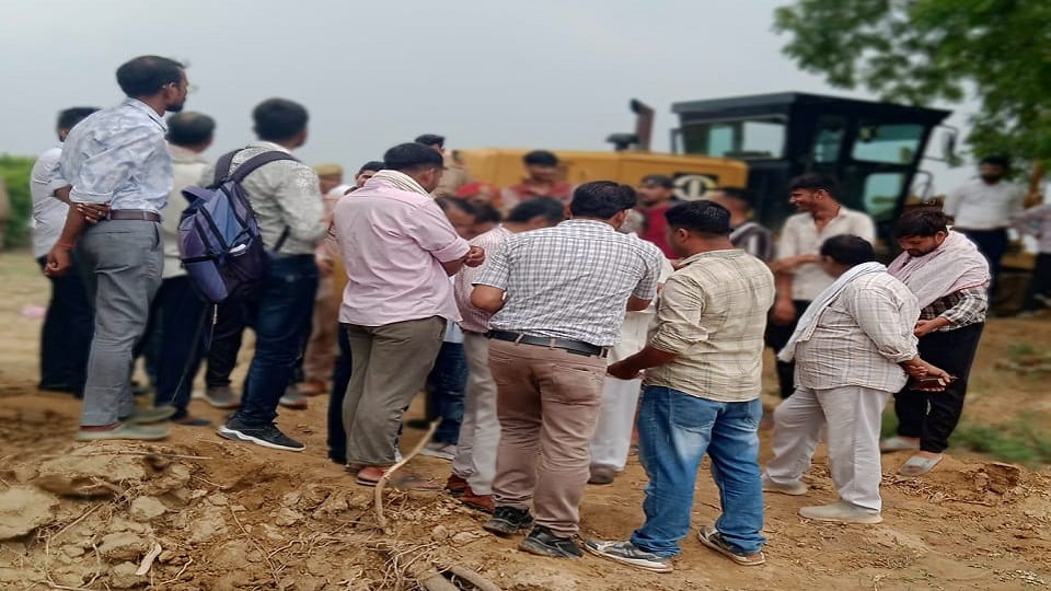 Work on Bhandai flyover halted farmers create ruckus