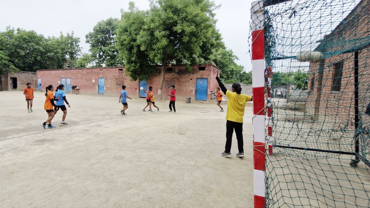 Varanasi sports news Star Club defeated Varanasi 19-18 thanks to spin shots and speed