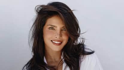 Priyanka Chopra visited Mumbai Siddhivinayak Temple while mahesh babu's varanasi shoot