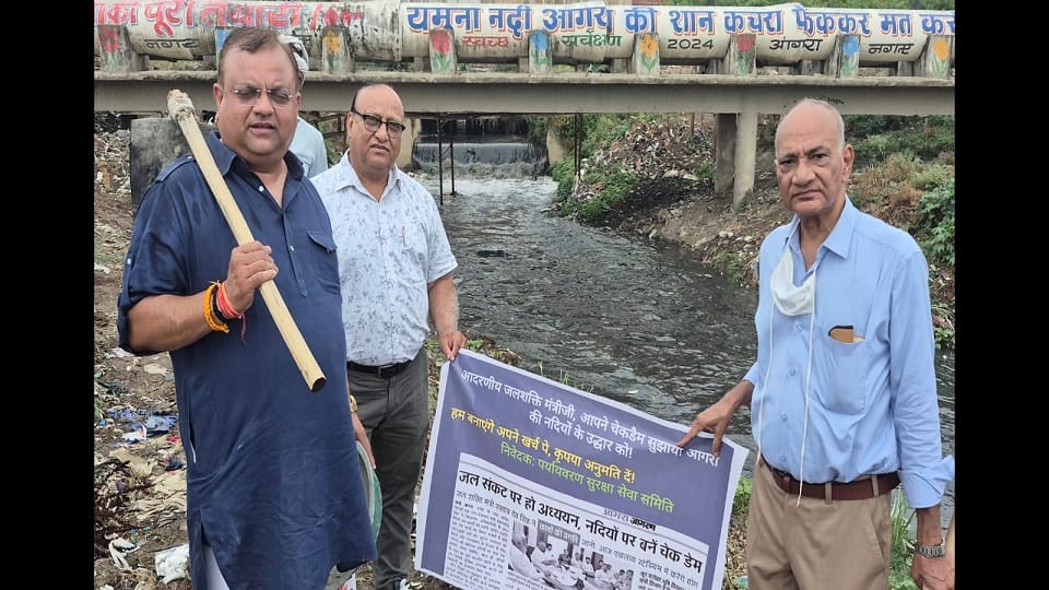 Environmentalists Step Into Drain to Protest Yamuna Sewage Flow Despite ₹58 Crore Penalty