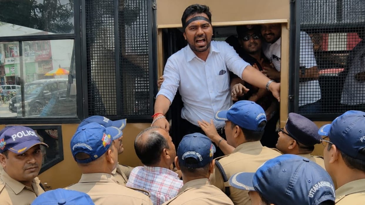 Police detained Youth Congress workers who were on their way to submit a memorandum to CM Rishikesh News
