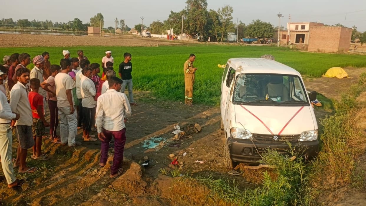 Two labourers crushed to death by Eco van in Shahjahanpur
