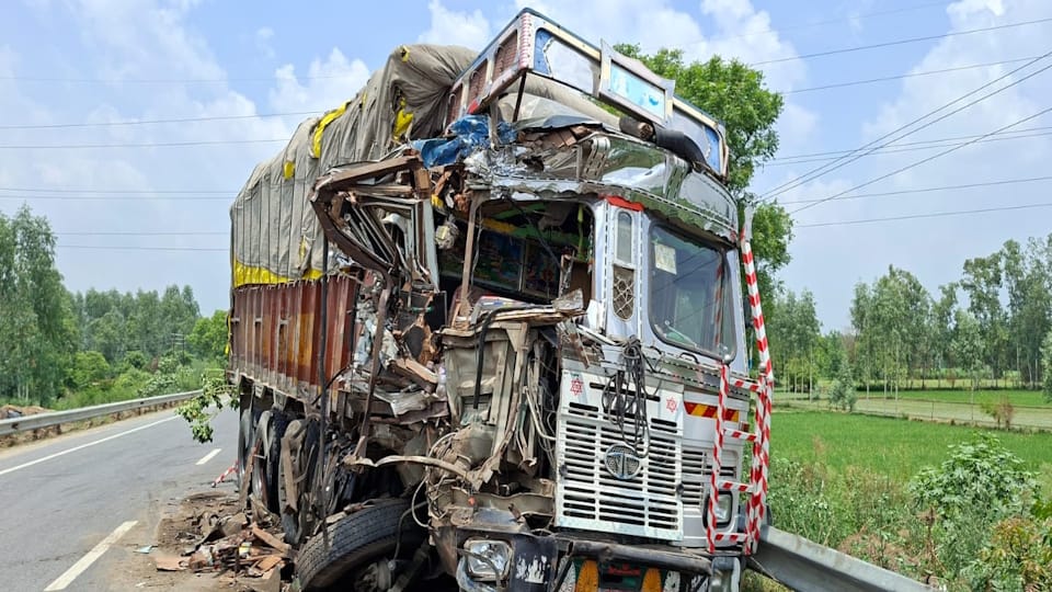 Two trucks collide in Bulandshahr; one driver dies, the other critically injured.