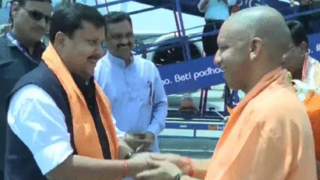 UP: BJP National President Nitin Navin accorded a grand welcome in Lucknow; Yogi reaches the airport; 18-km ro
