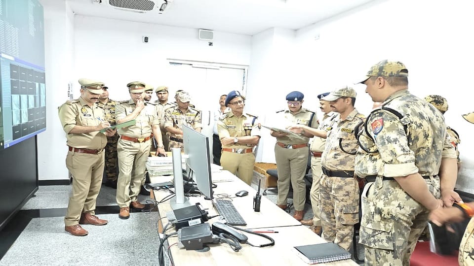 Agra Metro Security Under Scanner: Four-Hour Inspection Reviews CCTV, Baggage Screening and Control Room