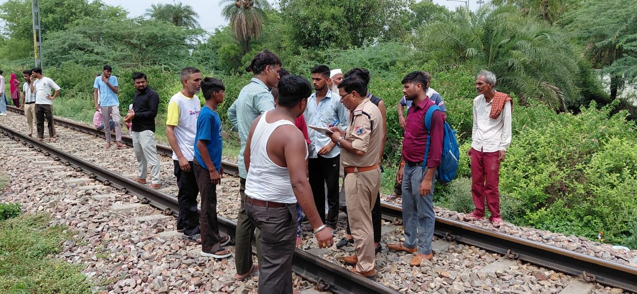 Meerut: 18-Year-Old Woman Dies After Being Hit by Shalimar Express in Meerut