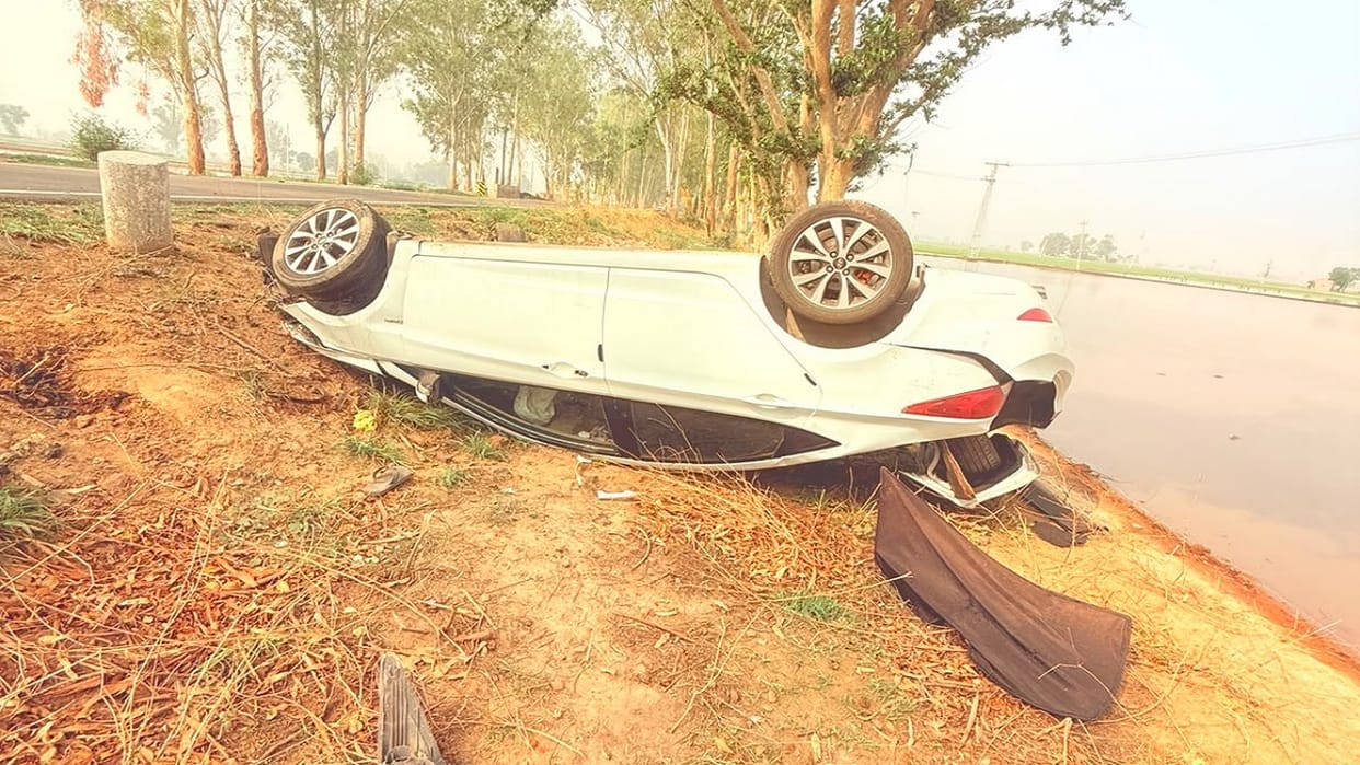 Brother Sister take htet exam on way Car overturns after going out of control near Diwana village in Fatehabad