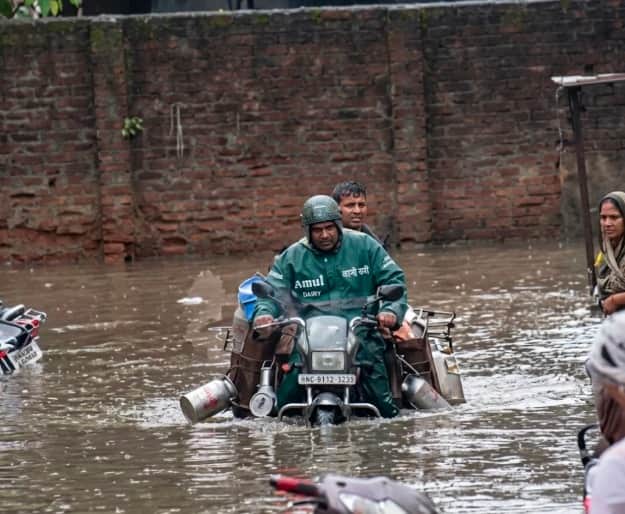 Chhindwara submerged in the first rain of Orange Alert: An hour of rain opens the corporation's preparations
