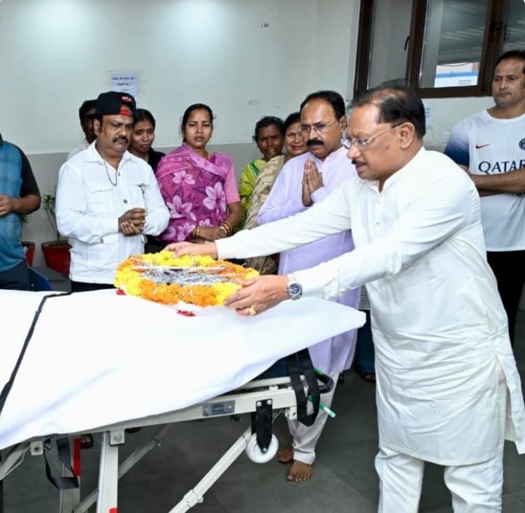 मुख्यमंत्री विष्णु देव साय ने तीजनबाई  को दी श्रद्धांजलि