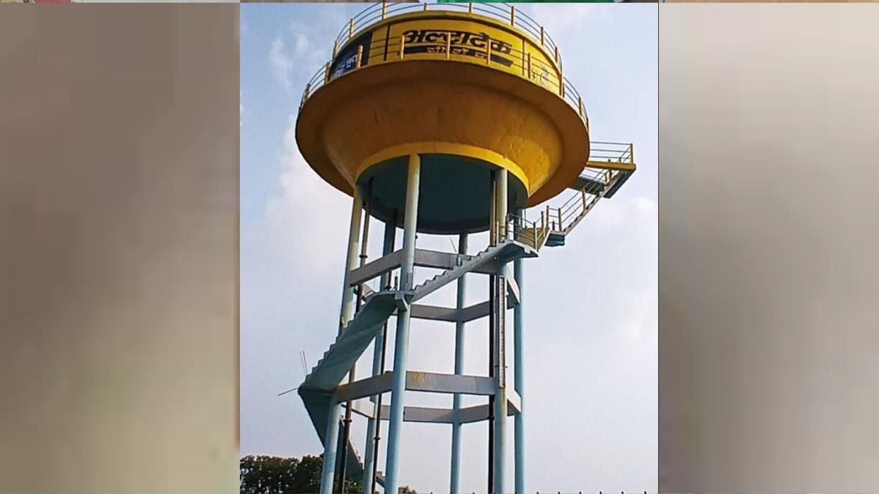2.56 lakh households in Gorakhpur have not received clean water under the Jal Jeevan Mission.