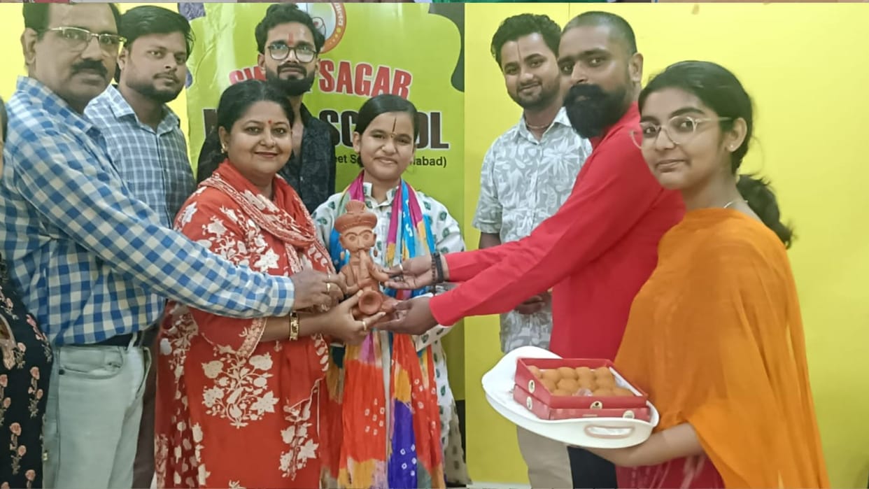 Swar Sagar Sansthan honors Shwetima in Gorakhpur; her name is entered in the Asia Book of World Records.