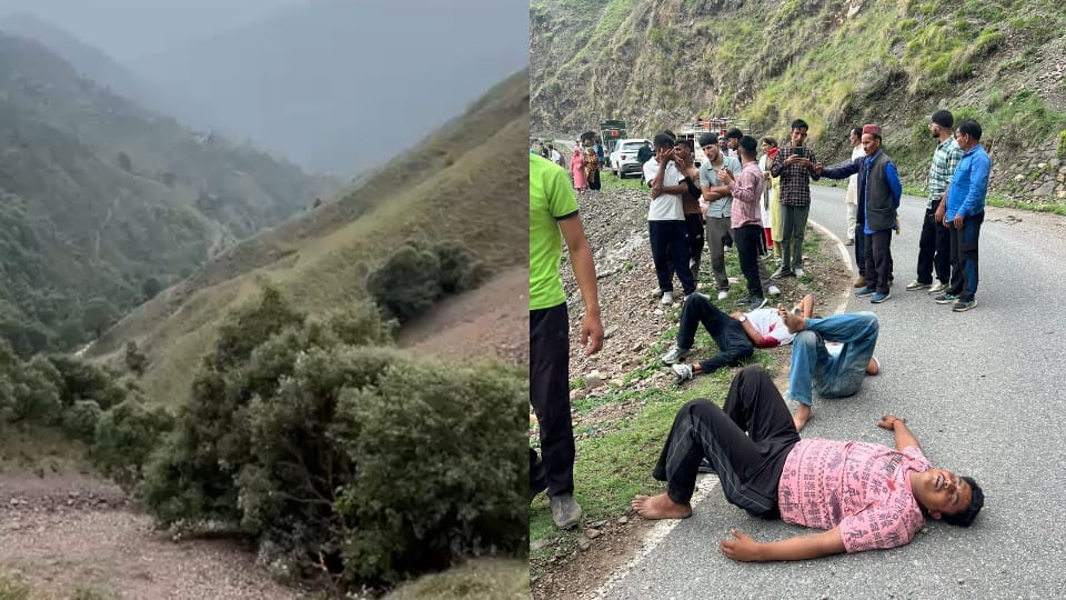 Accident on the Sahiya-Kwanu motor road Dehradun tourist car Falls into gorge