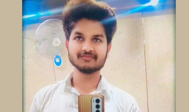 Kannauj Out of control bike hits divider youth dies and mama critically injured