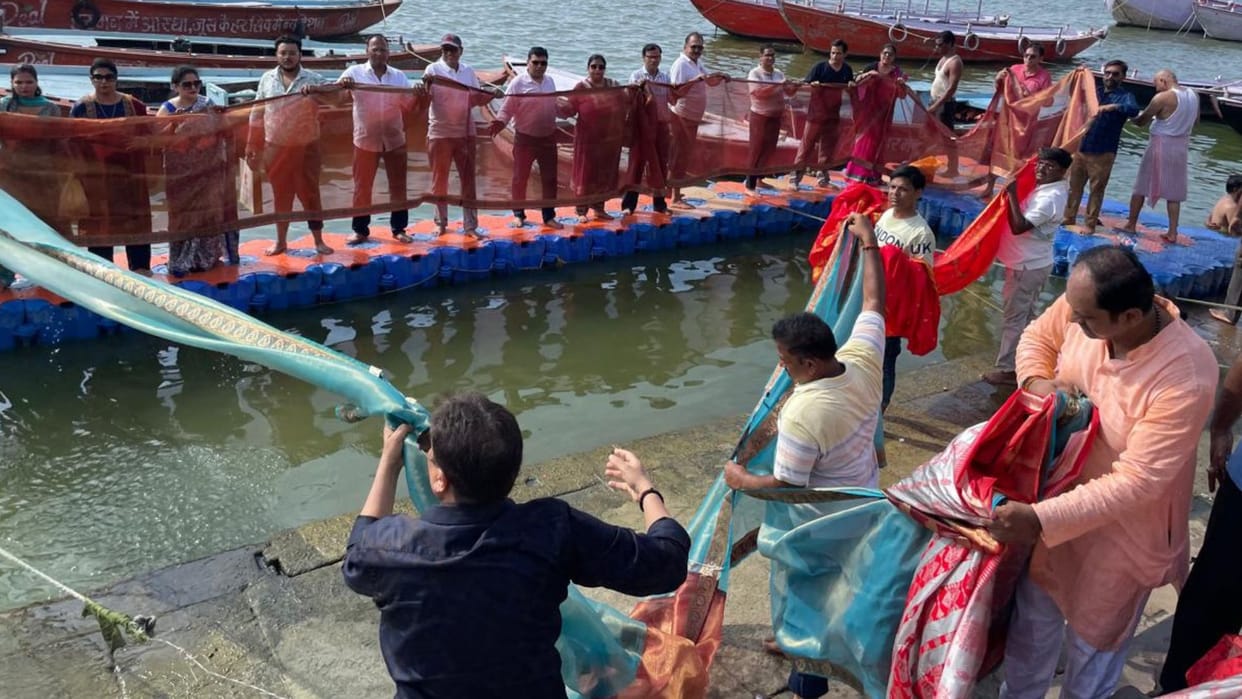 Varanasi Dugdhabhishek Mother Ganga performed milk in Kashi Chunri offered confluence faith witnessed