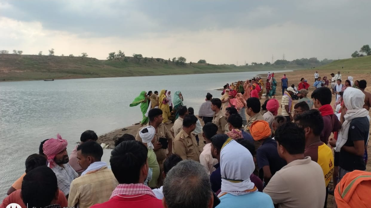 Four youths drowned while bathing in the Tons River; three were rescued, and the search for one is ongoing.