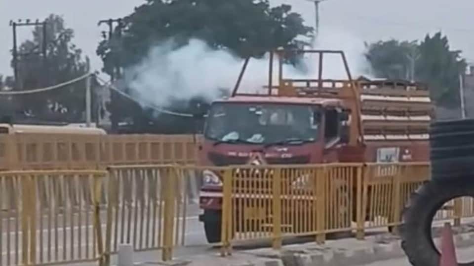 Moradabad: Vehicle carrying CNG cylinders hit; panic ensues following gas leak
