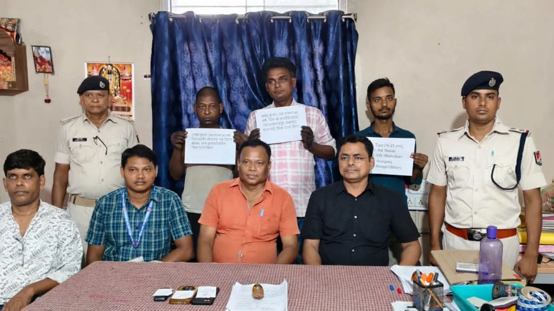 पुलिस हिरासत में तीनों आरोपी