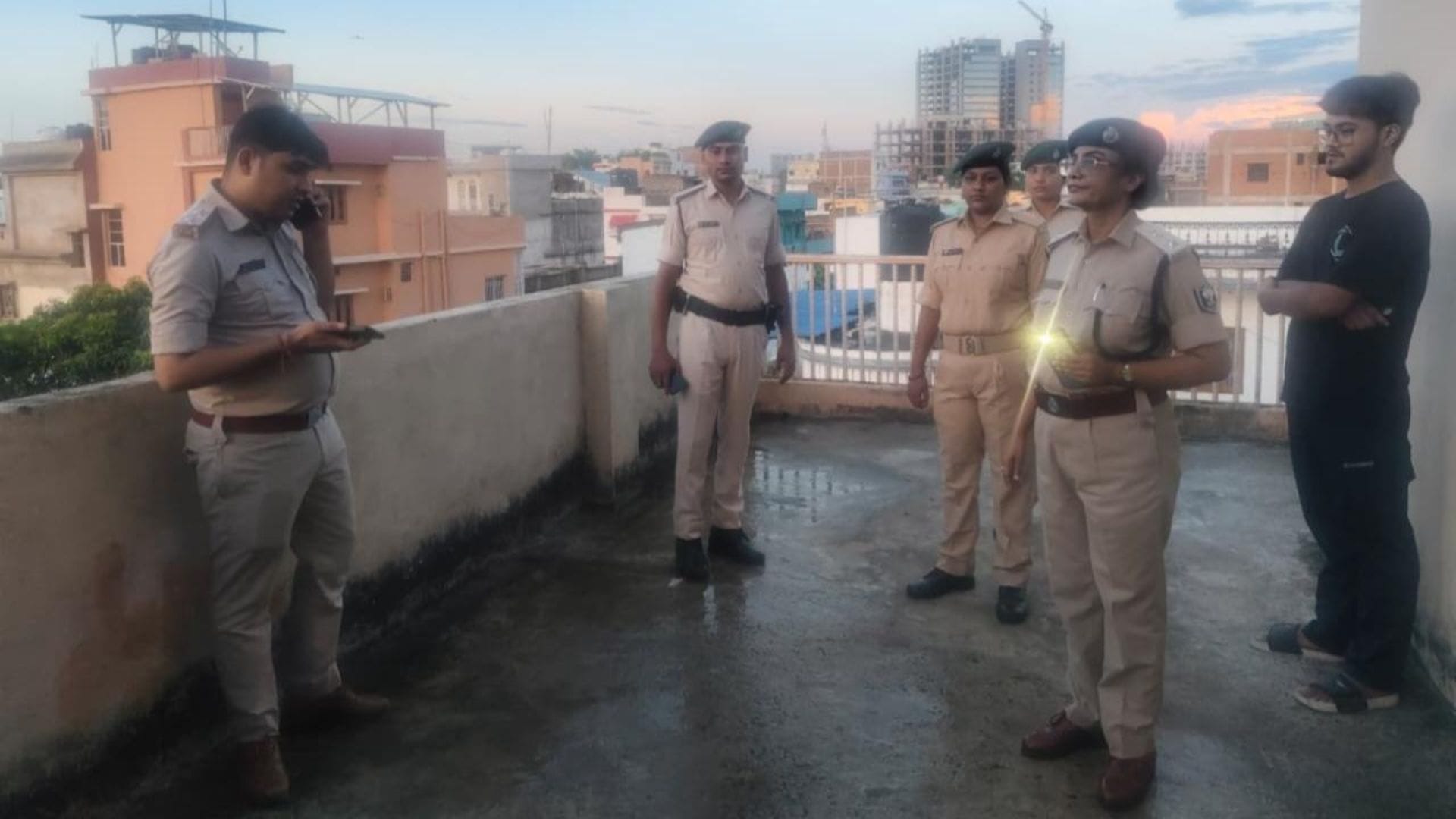 पटना में गोलीकांड के बाद मौके पर मौजूद पुलिस