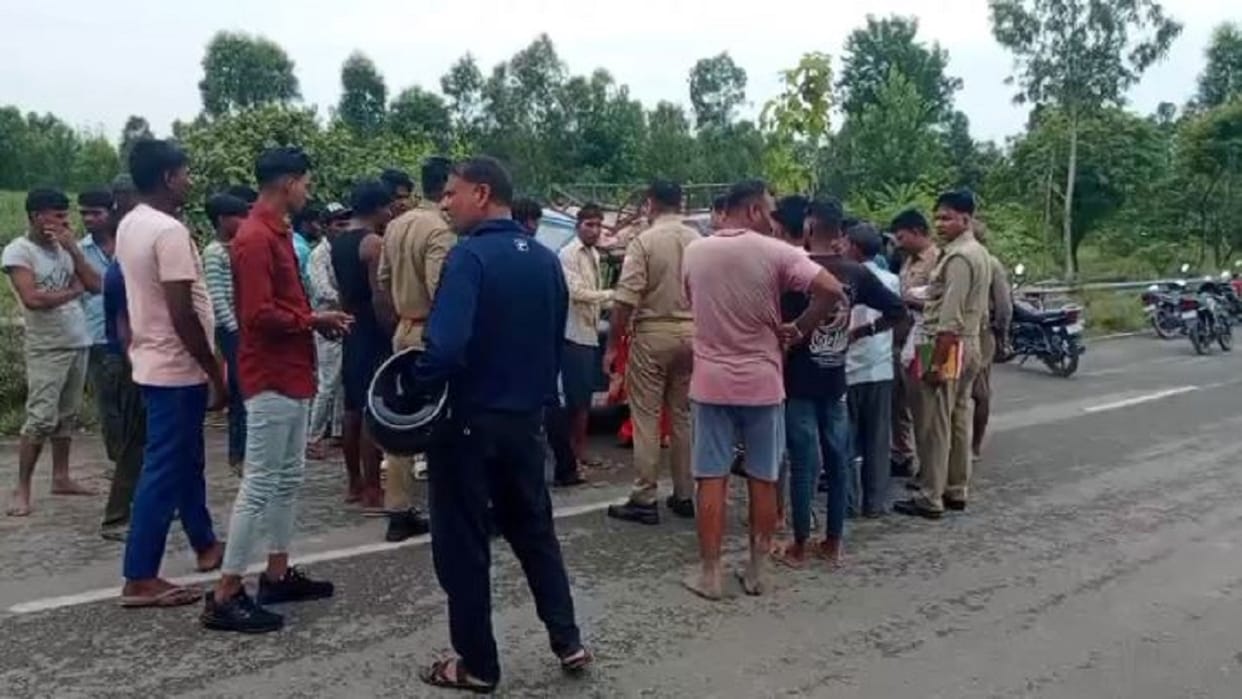 Tempo overturns on bridge after losing control six injured in Pilibhit