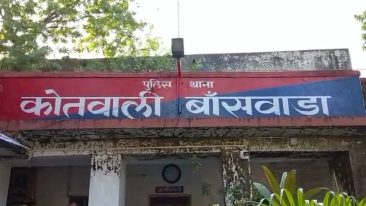 Rajasthan Husband Alleges Wife Demanded Rs 5 Lakh Threatened Jail FIR Filed Against Four in banswara