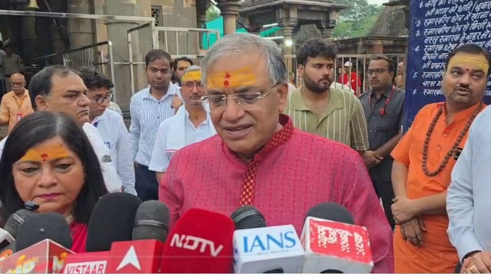 ज्ञानेश कुमार ने सपत्नीक किए ममलेश्वर के दर्शन।
