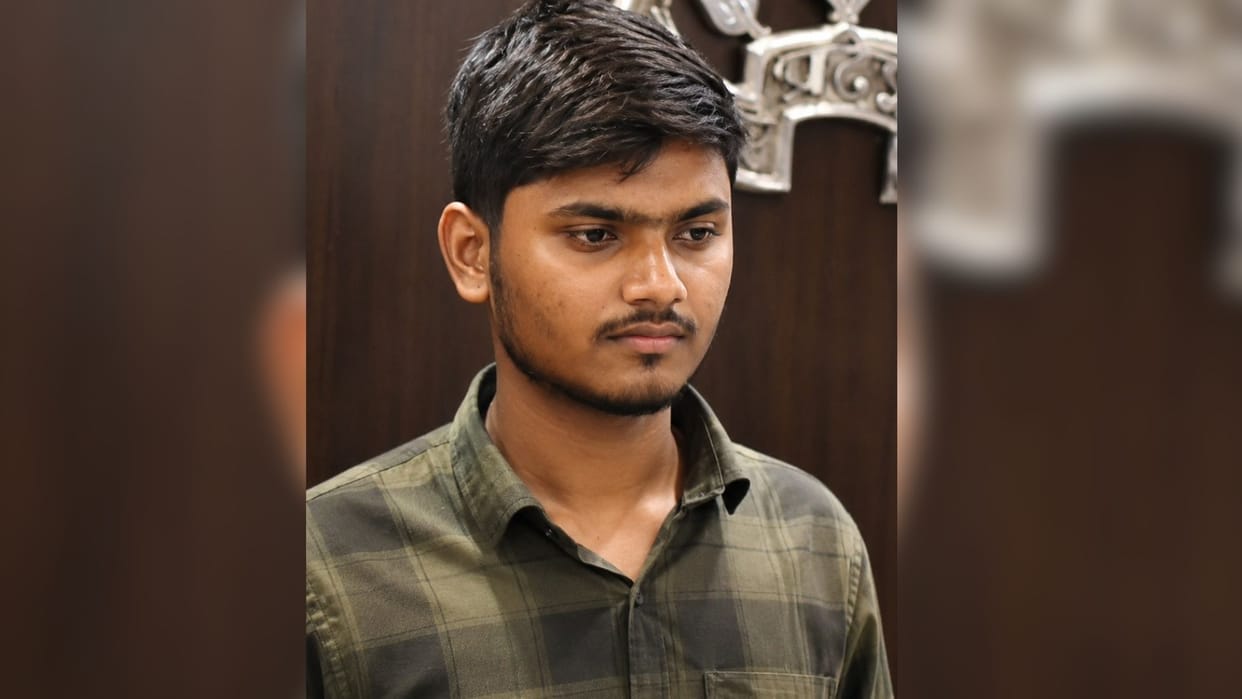 Blinkit delivery boy turns out cybercriminal receive proceeds fraud account keep commission in azamgarh