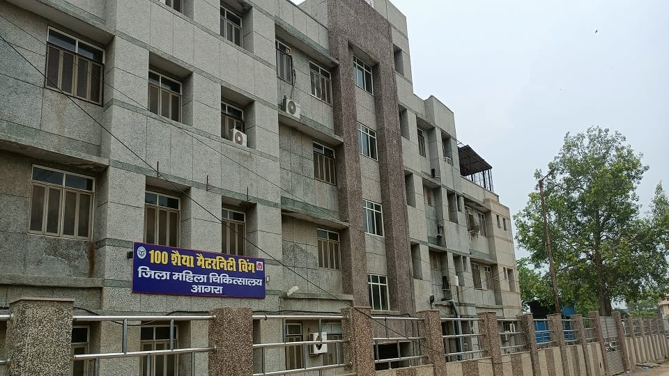 अभी इसी एक बिल्डिंग में संचालित है लेडी लॉयल
