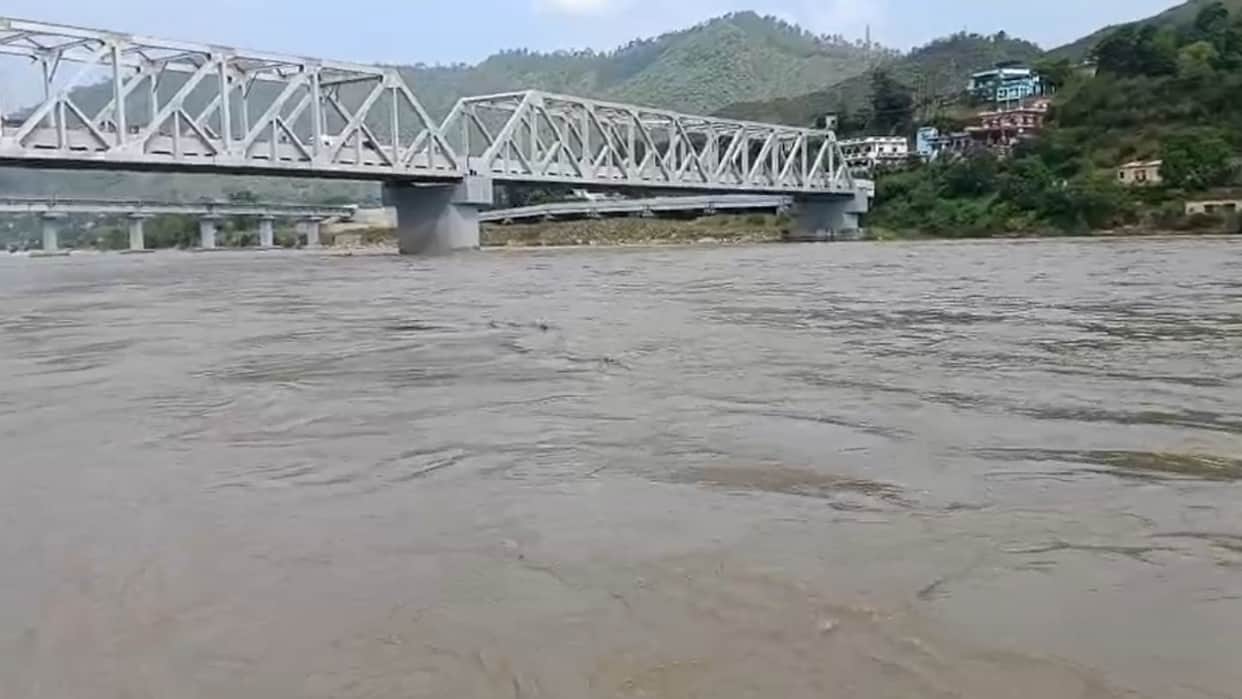 Alaknanda River water level rises Shiva statue submerged water level nears danger mark rudraprayag Srinagar