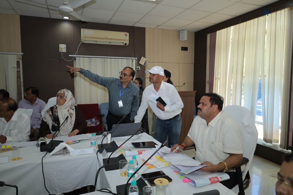 Bhopal News: Bridge to connect Khushilal Hospital and Medical College; herbal garden to open for school childr
