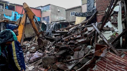 How did Mankhurd Chawl dilapidated claim six lives Police arrested two accused